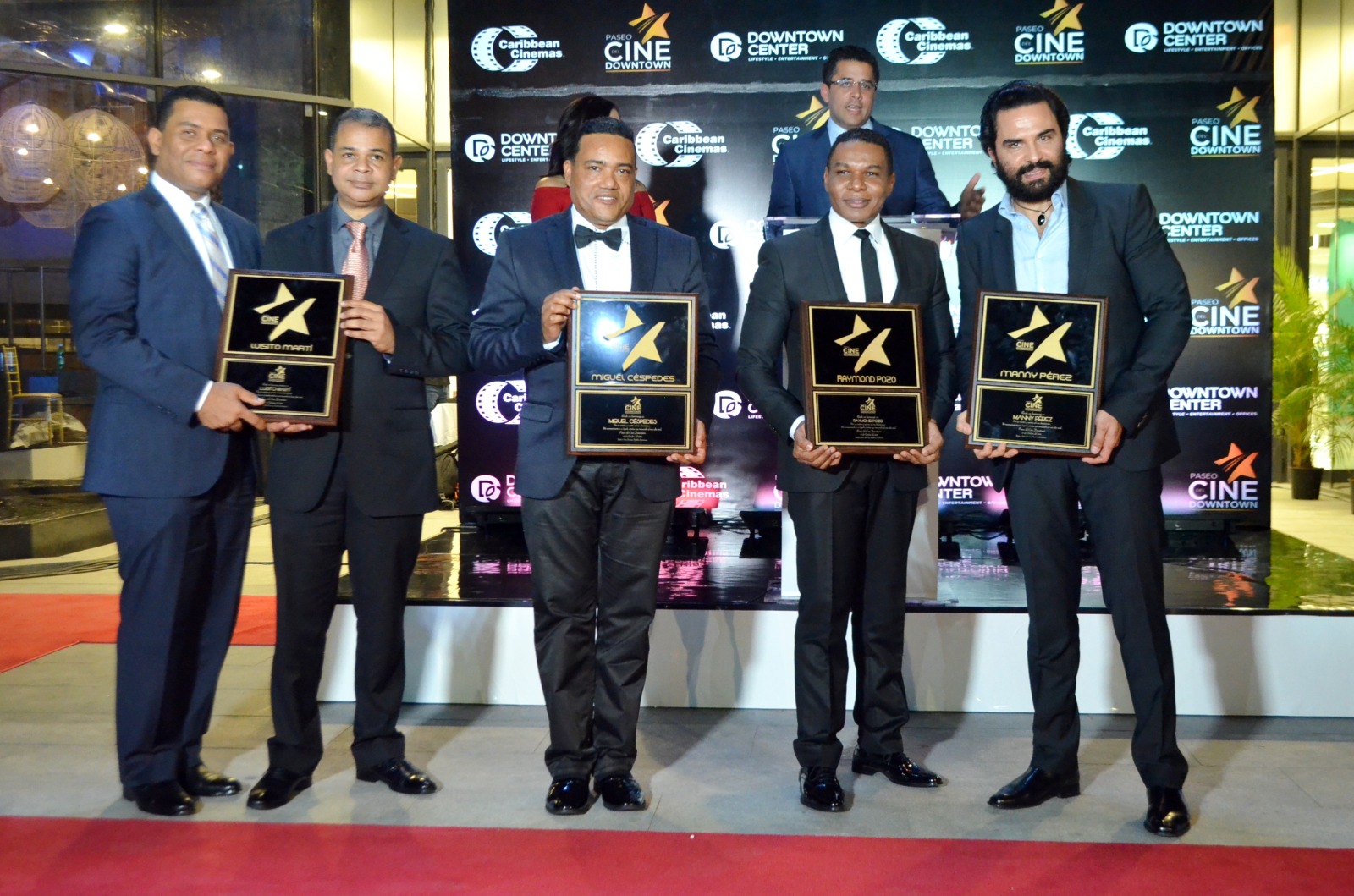 Los primeros reconocidos con sus estrellas en el Paseo del Cine en 2016: Luisito Martí (póstumo), Raymond Pozo, Miguel Céspedes y Manny Pérez, en 2016.