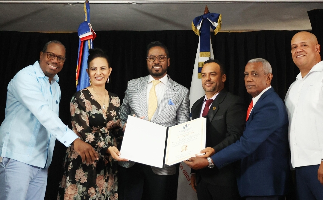CDP reconoce a Aneudys Martich por su trayectoria en los medios de ...