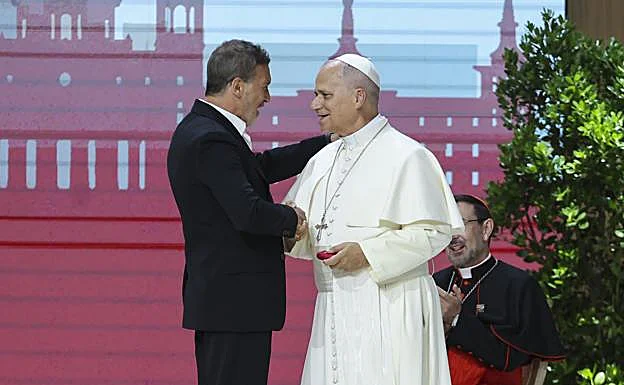banderas y el Papa