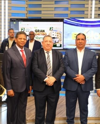 Coopnama celebra el Día del Maestro con la entrega de dos apartamentos y dos vehículos